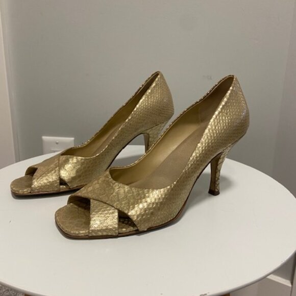 Tahari Gold Peep Toe Criss-Cross Design, 3.75" Snake Skin Pattern, Size 7 - Picture 2 of 4